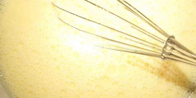 Рецепт простых блинов с салатом из свеклы и селедки