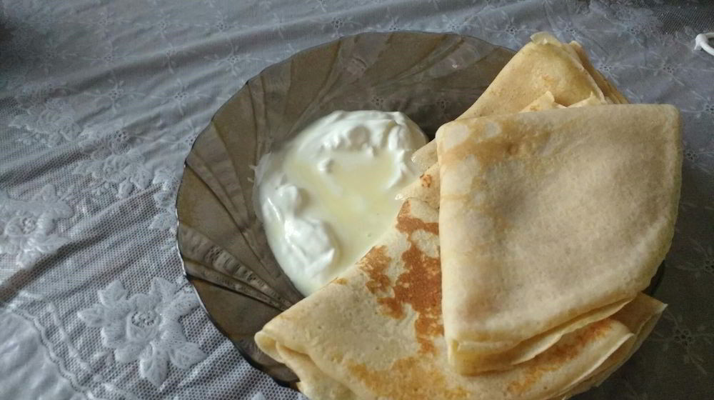 Как приготовить тонкие блины на молоке со сливочным маслом