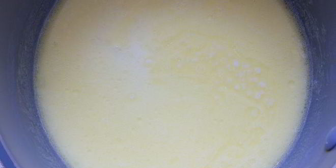 Рецепт английских крестовых булочек с шоколадом и вишней