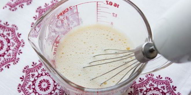 Рецепт английских крестовых булочек с шоколадом и вишней