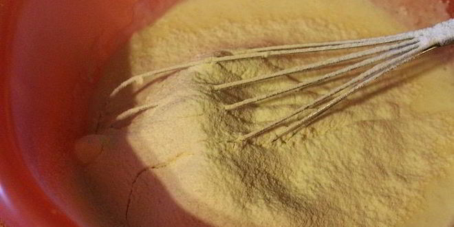 Рецепт булочек-рулетиков с чесноком и сыром