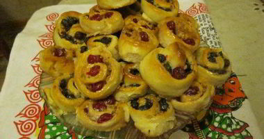 Рецепт Булочек с начинкой из ягод и орехов