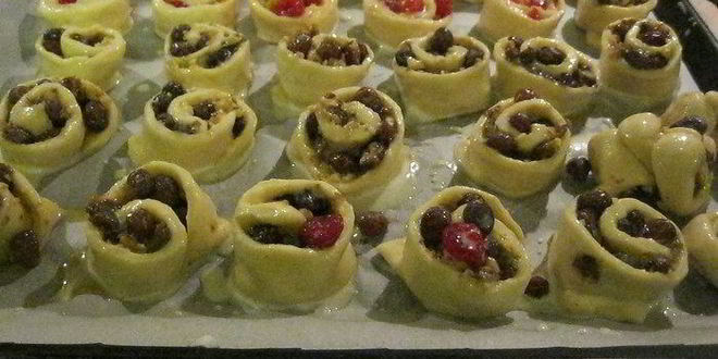 Рецепт булочек с начинкой из ягод и орехов