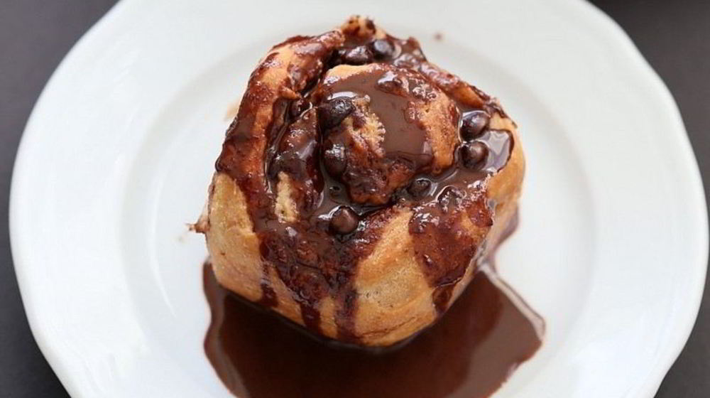 Как приготовить булочки с шоколадной начинкой