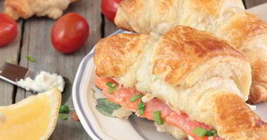 Рецепт Круассана с семгой и сливочным сыром