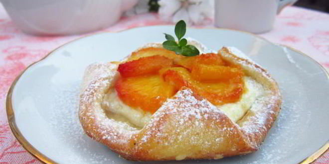 Рецепт персиковых ватрушек