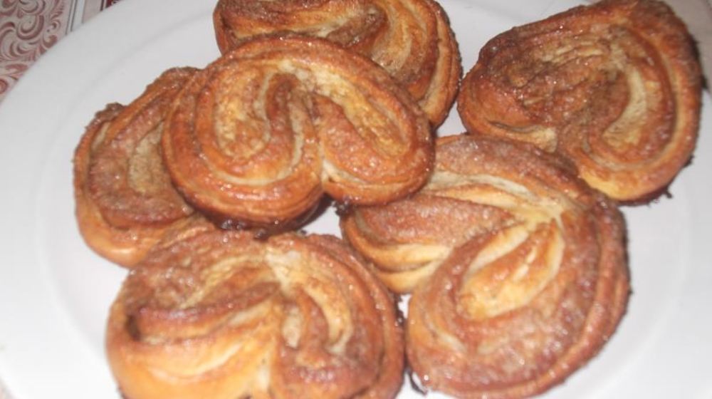 Как приготовить плюшки с сахаром и корицей