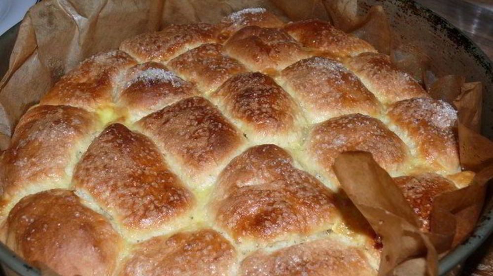 Как приготовить румяные булочки с курагой и черносливом