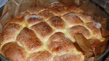 Рецепт Румяных булочек с курагой и черносливом