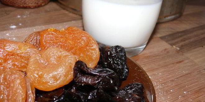 Рецепт румяных булочек с курагой и черносливом