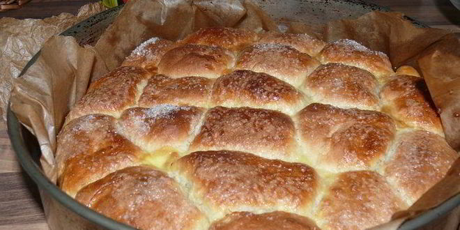 Рецепт румяных булочек с курагой и черносливом