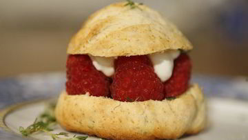 Рецепт Сливочных булочек с малиной