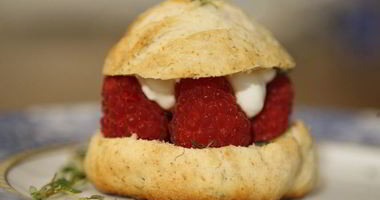 Рецепт Сливочных булочек с малиной