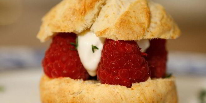 Рецепт сливочных булочек с малиной