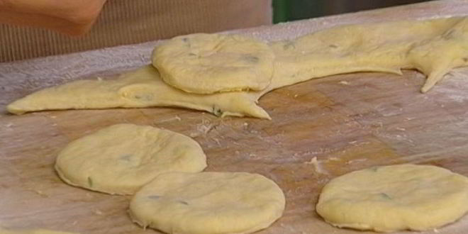 Рецепт сливочных булочек с малиной