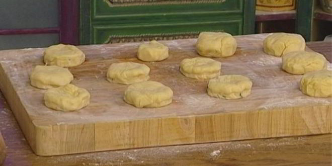 Рецепт сливочных булочек с малиной