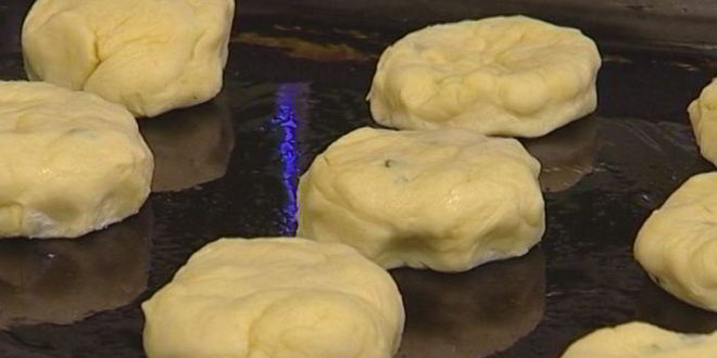 Рецепт сливочных булочек с малиной