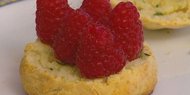 Рецепт сливочных булочек с малиной