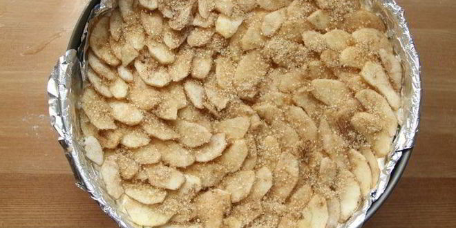 Рецепт чизкейка с корицей, яблоком и сахарным пеканом