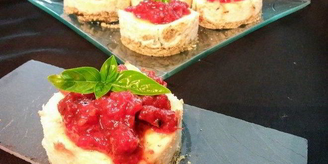 Рецепт мини-чизкейков с томатным мармеладом