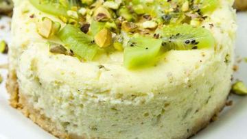 Рецепт Порционных чизкейков с киви и фисташками