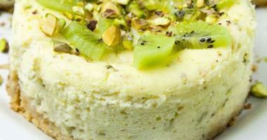 Рецепт Порционных чизкейков с киви и фисташками