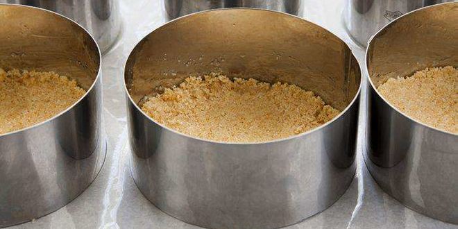 Рецепт порционных чизкейков с киви и фисташками