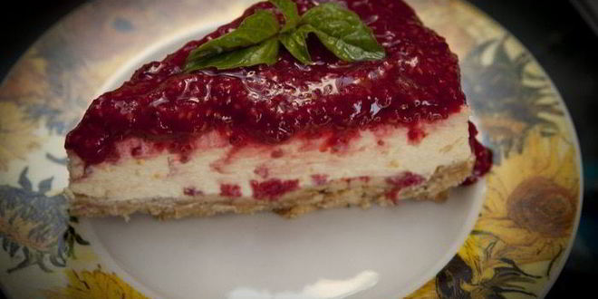 Рецепт ванильного чизкейка с малиновым соусом