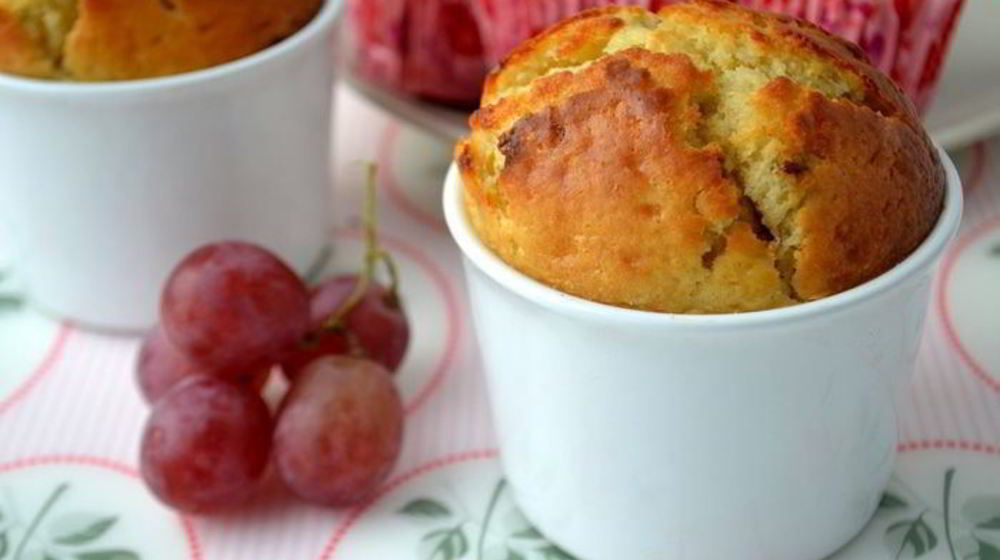 Как приготовить ароматные кексы с красным виноградом и дор блю