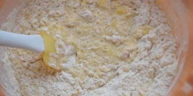 Рецепт ароматных кексов с красным виноградом и дор блю