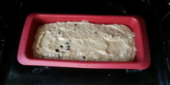 Рецепт бананового кекса с орехами, шоколадом и творожным кремом