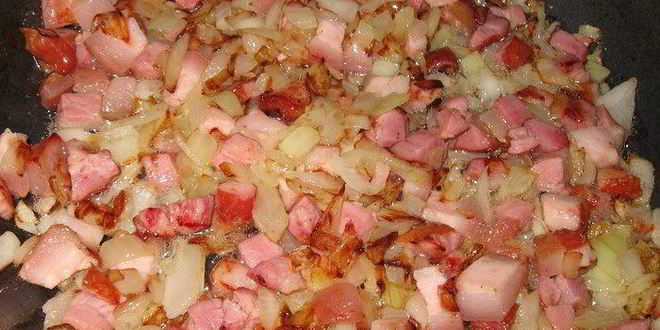 Рецепт кабачковых кексов с луком и беконом