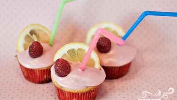 Рецепт Капкейков с малиновым джемом и лимонной глазурью