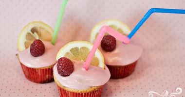 Рецепт Капкейков с малиновым джемом и лимонной глазурью