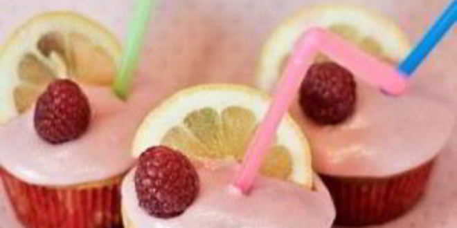 Рецепт капкейков с малиновым джемом и лимонной глазурью