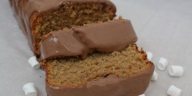 Рецепт кофейного кекса с корично-сметанным соусом