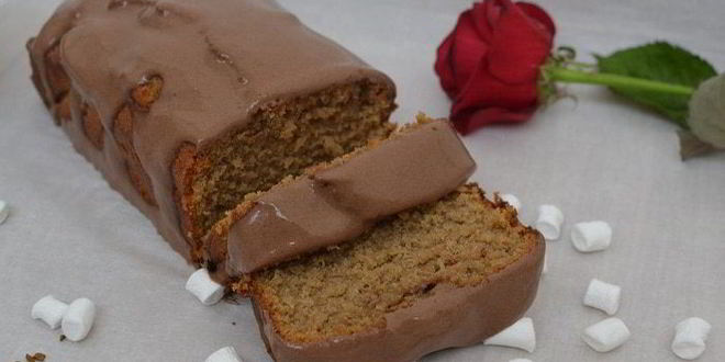 Рецепт кофейного кекса с корично-сметанным соусом