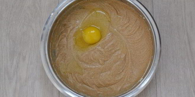 Рецепт кофейного кекса с корично-сметанным соусом