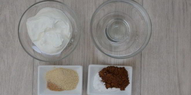 Рецепт кофейного кекса с корично-сметанным соусом