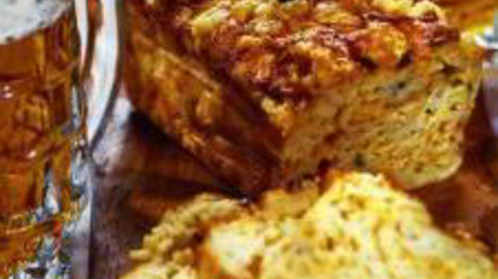 Как приготовить луковый кекс с сыром