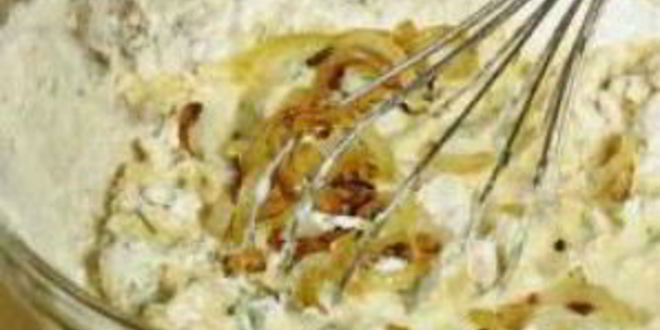 Рецепт лукового кекса с сыром