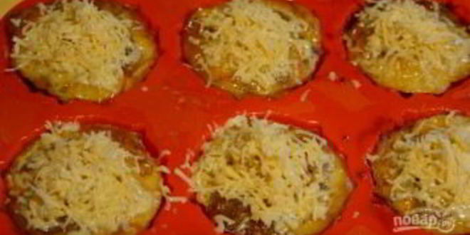 Рецепт мясных кексов с начинкой