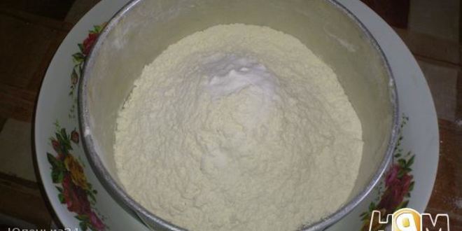 Рецепт шоколадного кекса с красной смородиной и цикорием