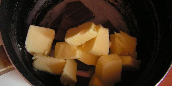 Рецепт шоколадных кексов с ягодно-ревеневой начинкой