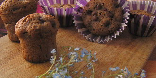 Рецепт шоколадных кексов с ягодно-ревеневой начинкой