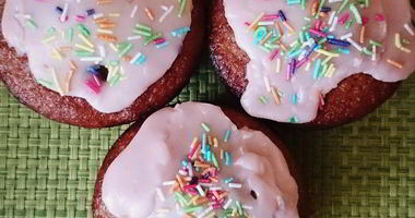 Рецепт Ванильных капкейков с клубникой