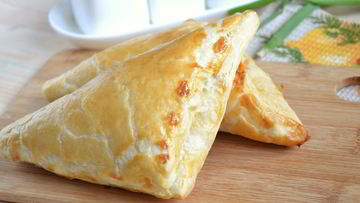 Рецепт Хачапури с сыром из слоеного теста