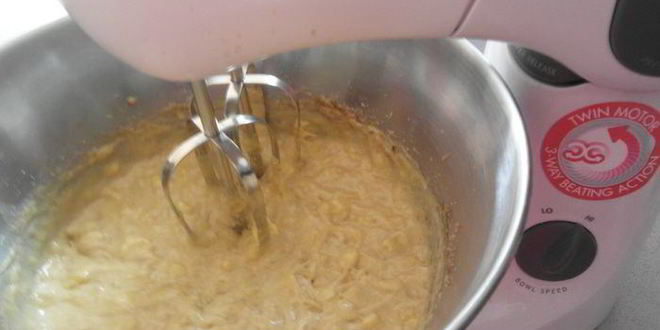 Рецепт бананового пирога-хлеба с финиками и орехами пекан