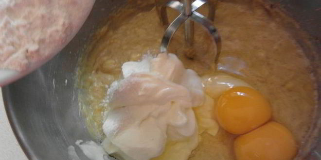 Рецепт бананового пирога-хлеба с финиками и орехами пекан