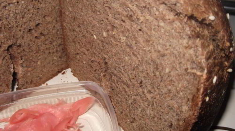 Как приготовить черный хлеб с кунжутом